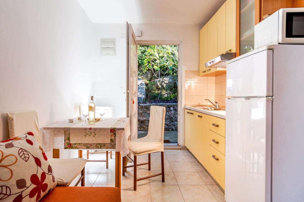 Apartments Tolic Baška Voda エクステリア 写真