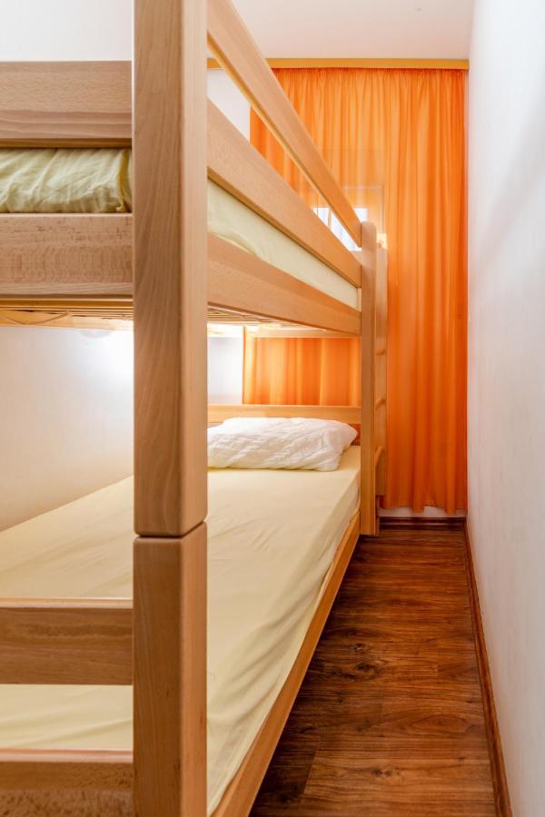 Apartments Tolic Baška Voda エクステリア 写真